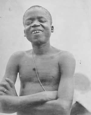En 1904, con sus dientes originales afilados